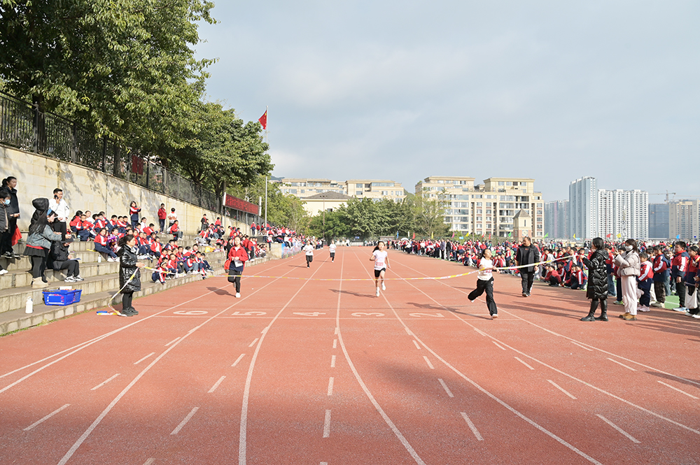 红星路小学万峰林校区举行纪念“一二·九”运动90周年冬季运动会(图3)