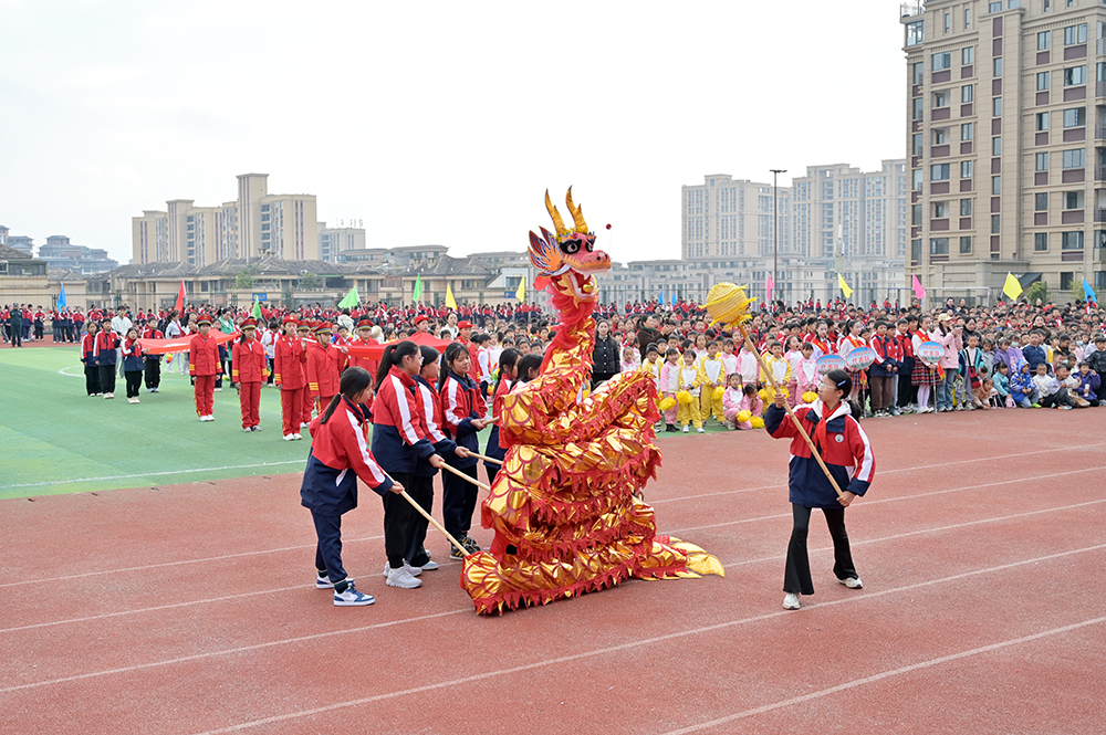 红星路小学万峰林校区举行纪念“一二·九”运动90周年冬季运动会(图2)