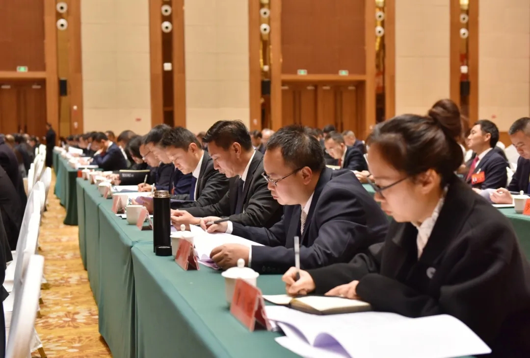 中共兴义市委九届十二次全会举行(图10)