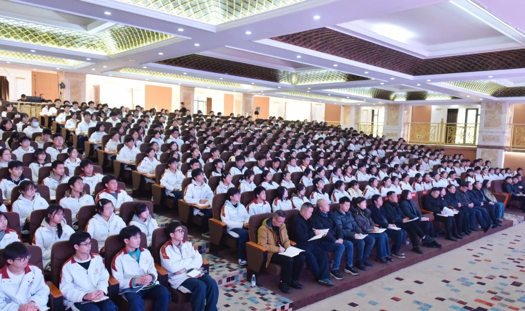 顾先林到兴义市第五中学讲授思想政治理论课(图4)