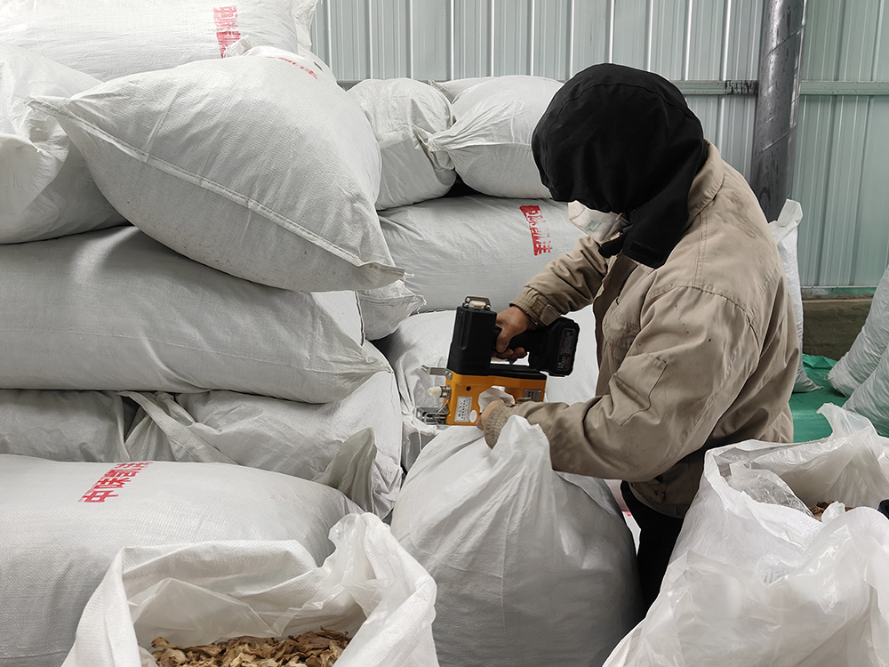 兴义发哈村：日加工鲜姜120吨 远销海外(图5)