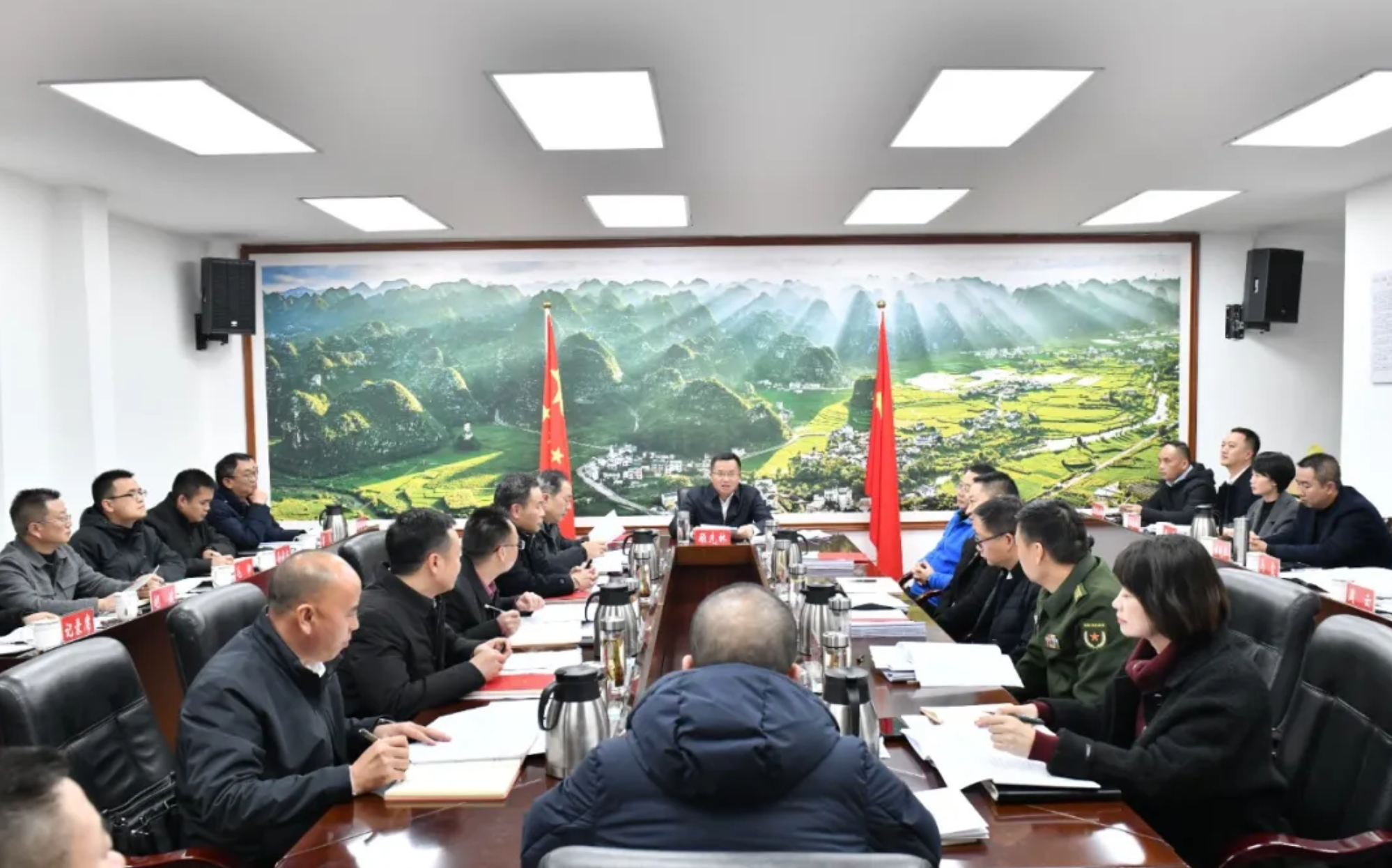 兴义市委常委会召开会议 学习贯彻习近平总书记近期重要讲话重要指示重要贺信重要文章精神(图2)