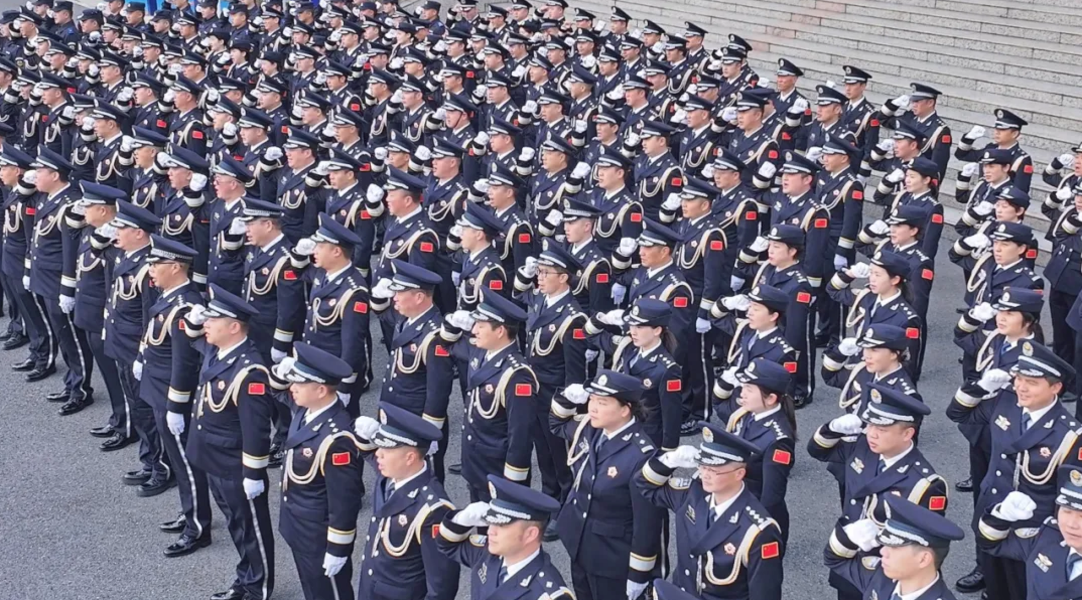 警旗飘扬践初心 护航发展启新程——兴义公安隆重庆祝第六个中国人民警察节(图2)