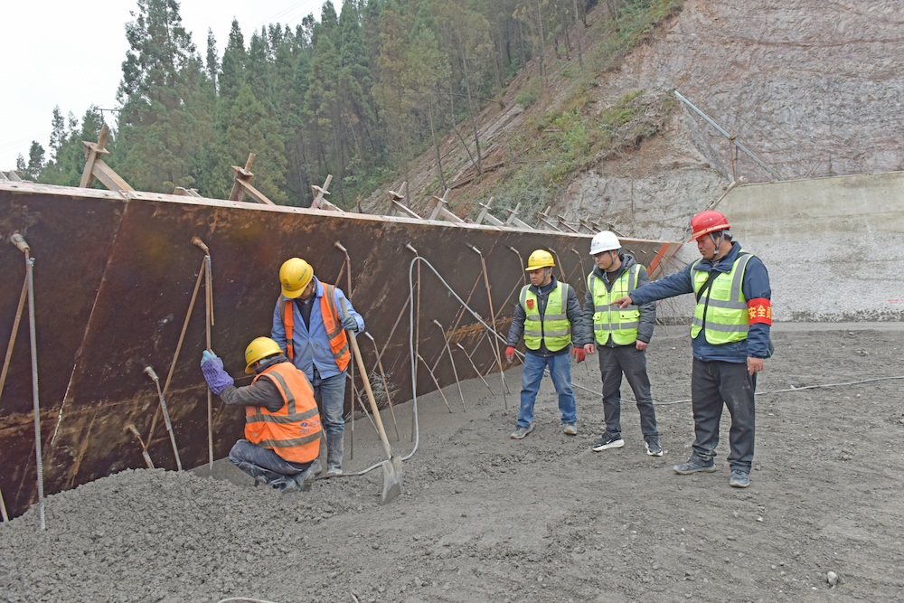 兴义市高卡水库：抢抓冬修“黄金期” 攻坚克难保进度(图4)