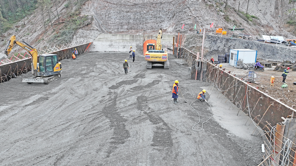 兴义市高卡水库：抢抓冬修“黄金期” 攻坚克难保进度(图3)