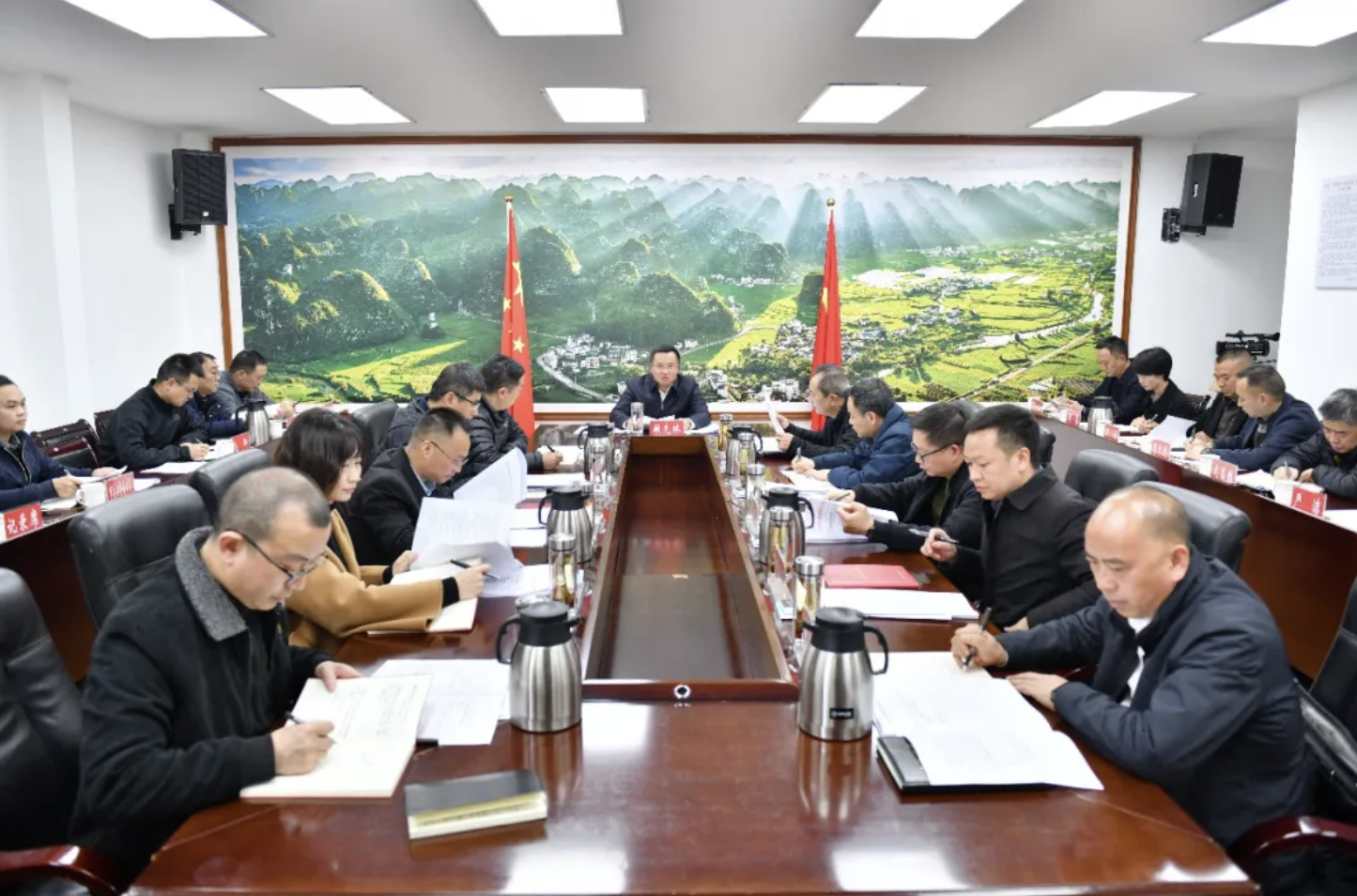 兴义市委常委会召开会议 学习贯彻习近平总书记近期重要讲话重要贺电重要贺信重要复信精神(图2)