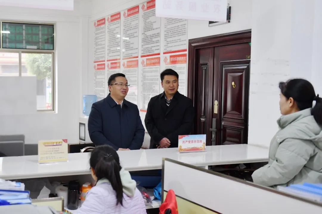 顾先林到木贾街道、兴泰街道、敬南镇宣讲并调研(图3)