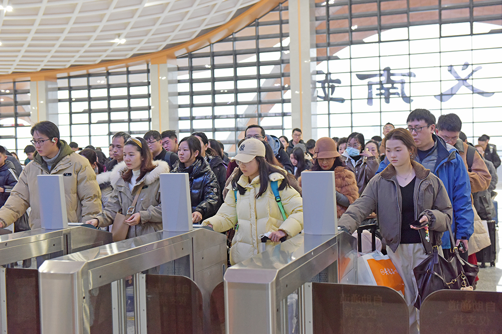 兴义南站调图“上新”：15对30趟列车 融入全国高铁网便捷出行(图2)