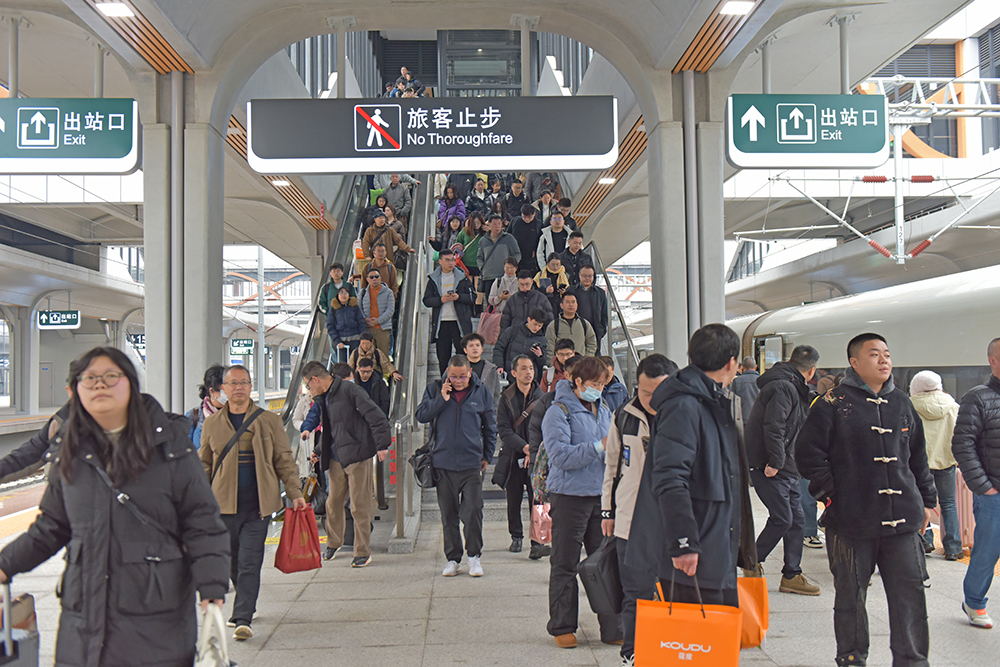 兴义南站调图“上新”：15对30趟列车 融入全国高铁网便捷出行(图3)