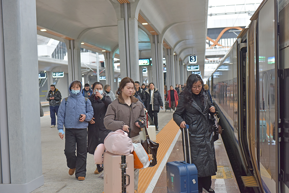 兴义南站调图“上新”：15对30趟列车 融入全国高铁网便捷出行(图4)