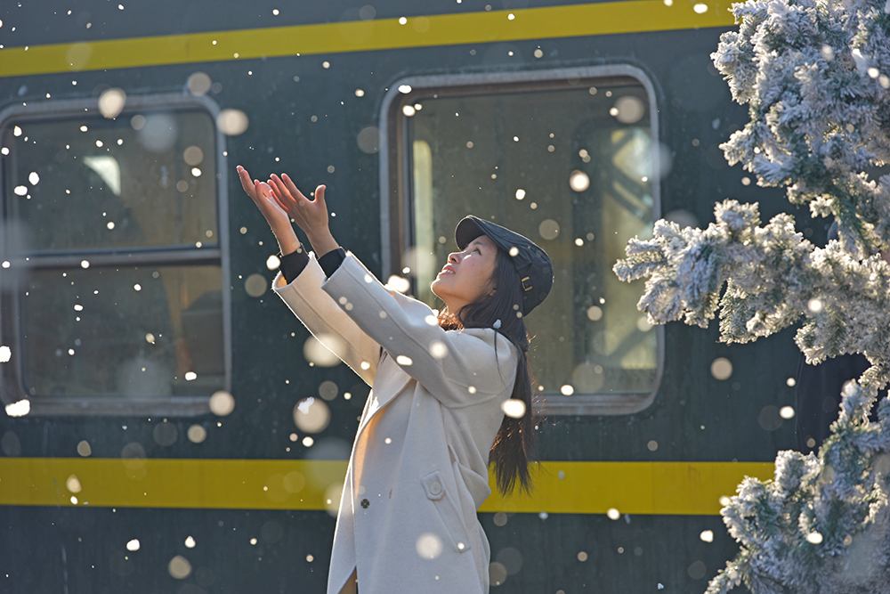 万峰林景区：观花海 逛集市 “暖冬游”持续火爆(图5)