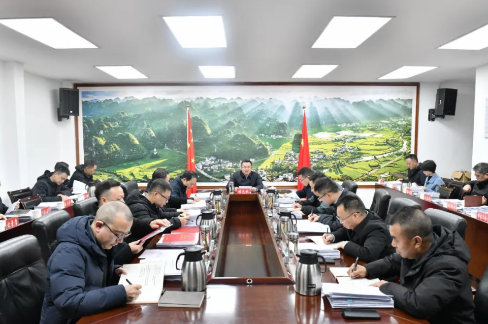 兴义市委常委会召开会议 学习贯彻省两会精神和省委副书记、省长李炳军参加黔西南州代表团审议时的讲话精神 (图2) 兴义市委常委会召开会议 学习贯彻省两会精神和省委副书记、省长李炳军参加黔西南州代表团审议时的讲话精神 (图2)