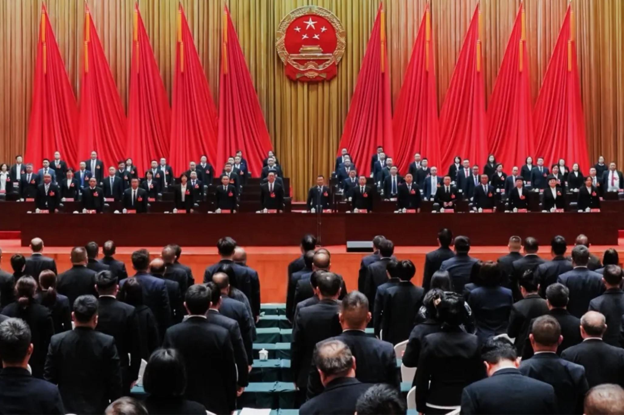 兴义市第九届人民代表大会第六次会议胜利闭幕(图2)