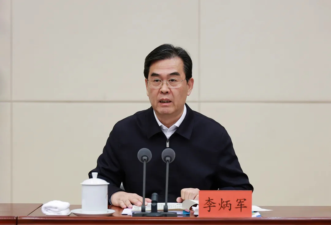 省委农村工作会议在贵阳召开 徐麟出席并讲话(图4)