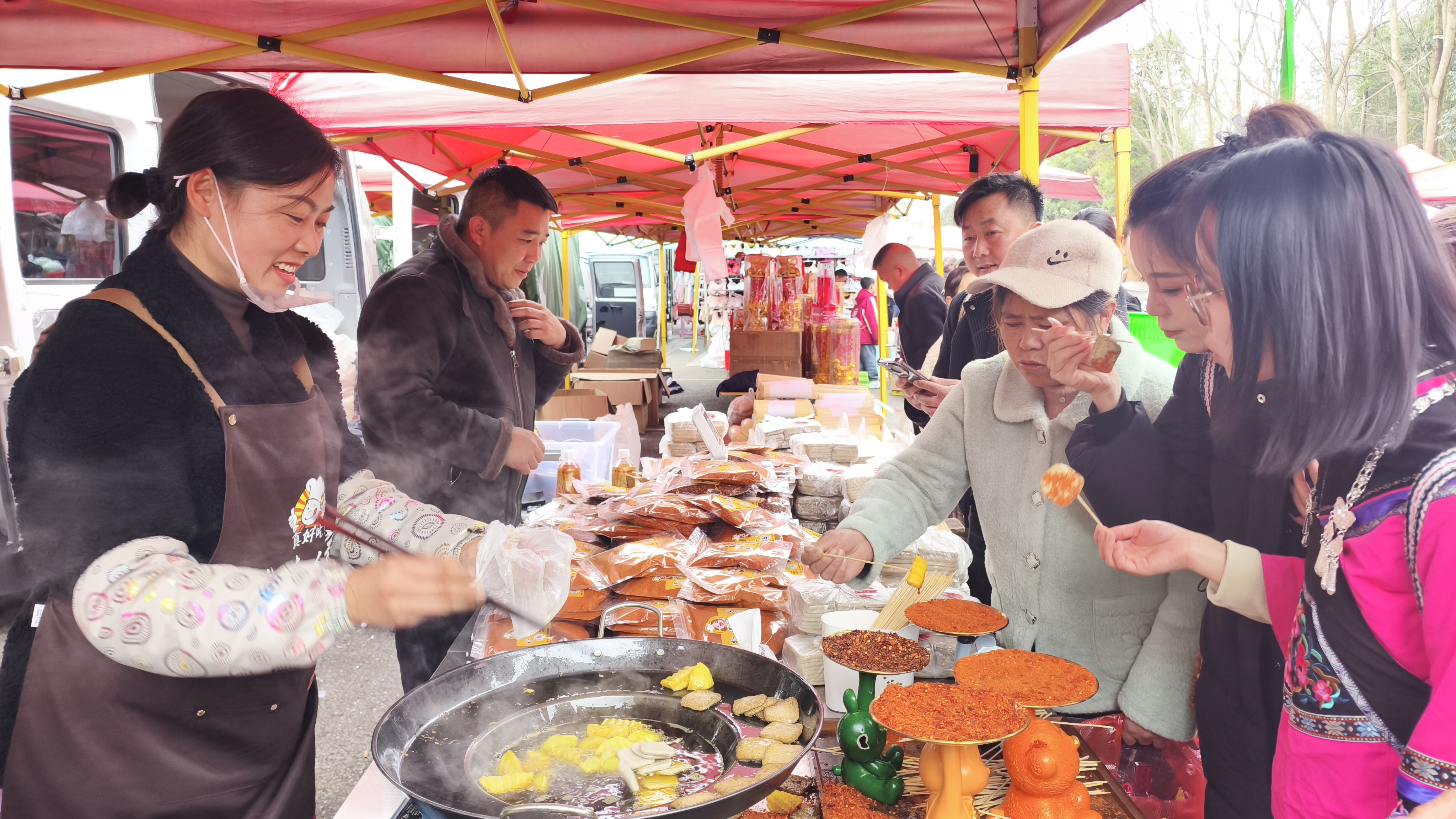 兴义万屯村场：烟火升腾处 年味正浓时(图3)