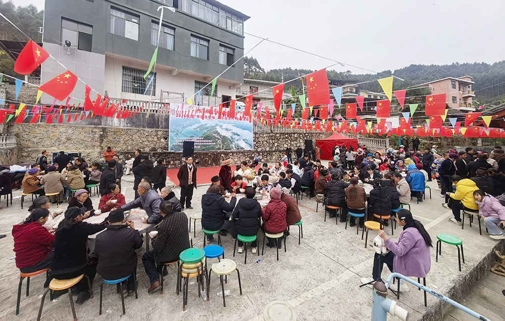 【新春走基层】南盘江镇梅家湾村开展“冬日寻年味·欢乐在乡村”文体活动(图2)