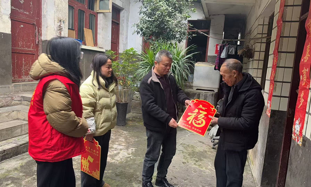【新春走基层】坪东街道开展现役军人军属及优抚对象走访慰问活动(图1)