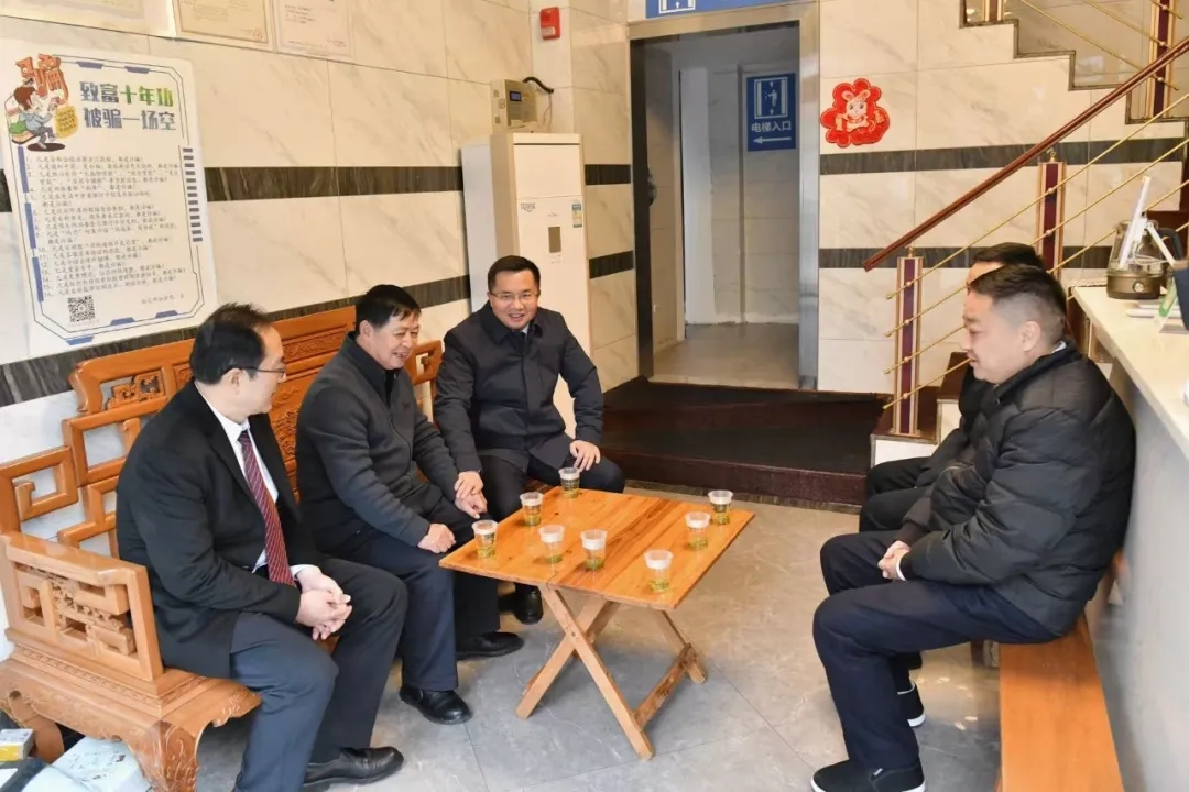 顾先林蒋蜀安黄晨等市领导走访慰问离退休老干部(图3)