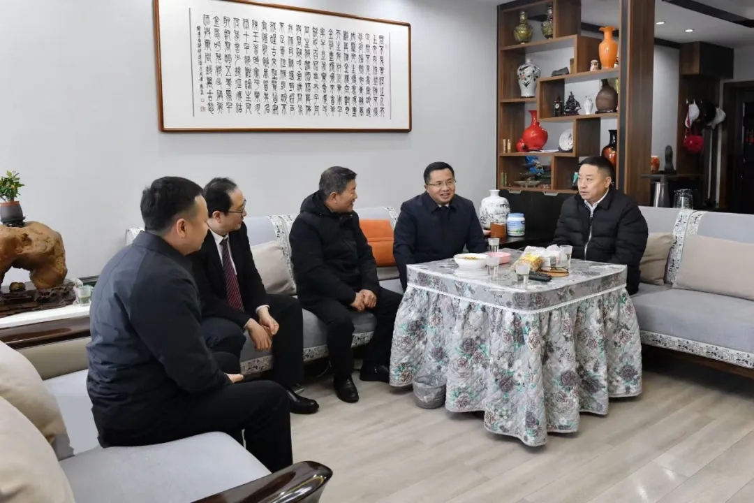 顾先林蒋蜀安黄晨等市领导走访慰问离退休老干部(图6)