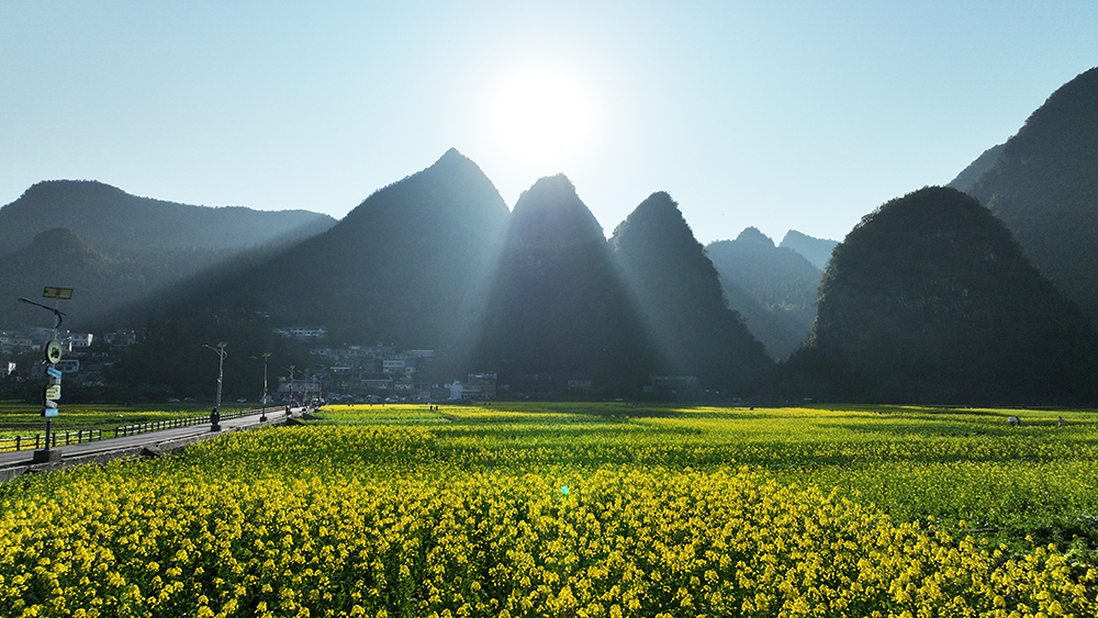 兴义：借政策东风 全力建设一流旅游城市(图1)