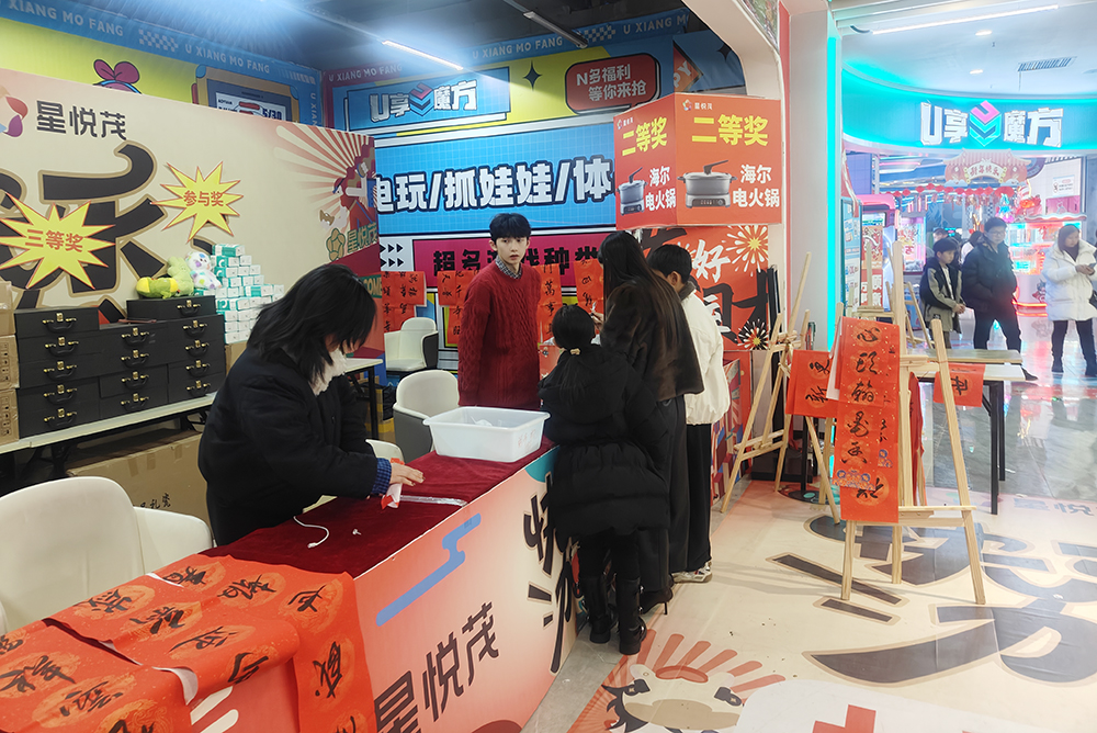 【新春走基层】兴义地下商业街：小空间装满大年味 新春日均客流破5万人次(图3)