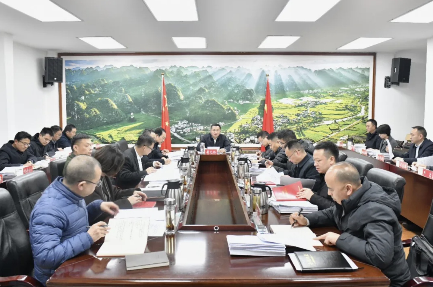 兴义市委常委会召开会议 学习贯彻习近平总书记近期重要讲话精神(图2)