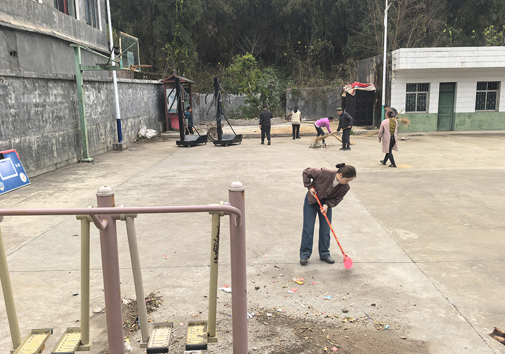 新春焕新颜!楼纳村上寨组开展辞旧迎新大扫除活动(图2) 新春焕新颜!楼纳村上寨组开展辞旧迎新大扫除活动(图2)