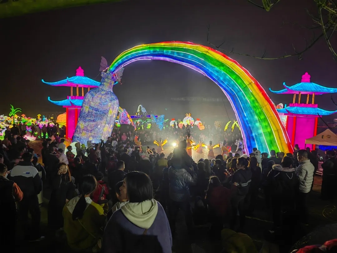 阳光谷旅游度假区：灯影流转年味浓 多元活动“嗨”翻天(图4)