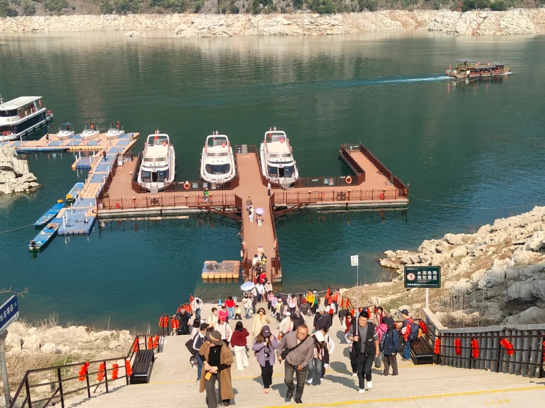 【网络中国节·春节】好山好水年味浓！兴义万峰湖成为游客向往的“诗和远方”(图1)