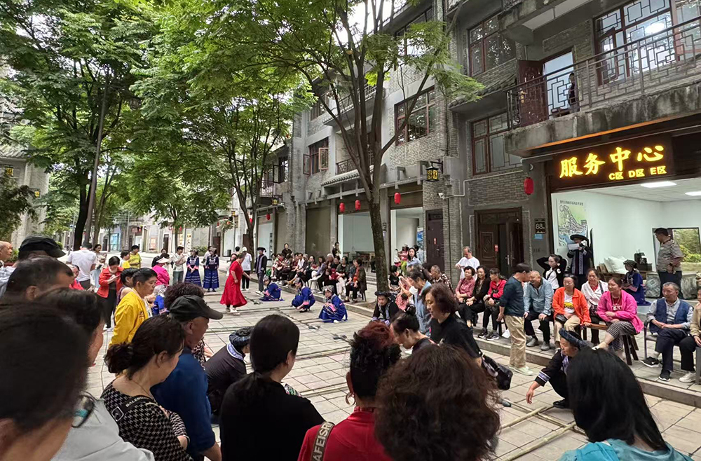 兴义：气候赋能“体养融合” 高铁加持旅居出圈(图1)