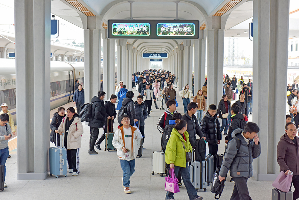 兴义：“高铁+文旅体”融合发展 “快进慢游”吸引八方宾客(图1)