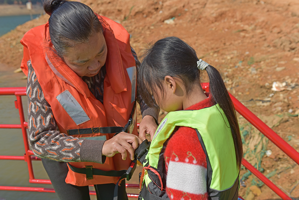 一条水上“直通车” 护航百名孩子上学路(图4)