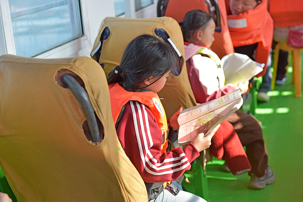 一条水上“直通车” 护航百名孩子上学路(图6)