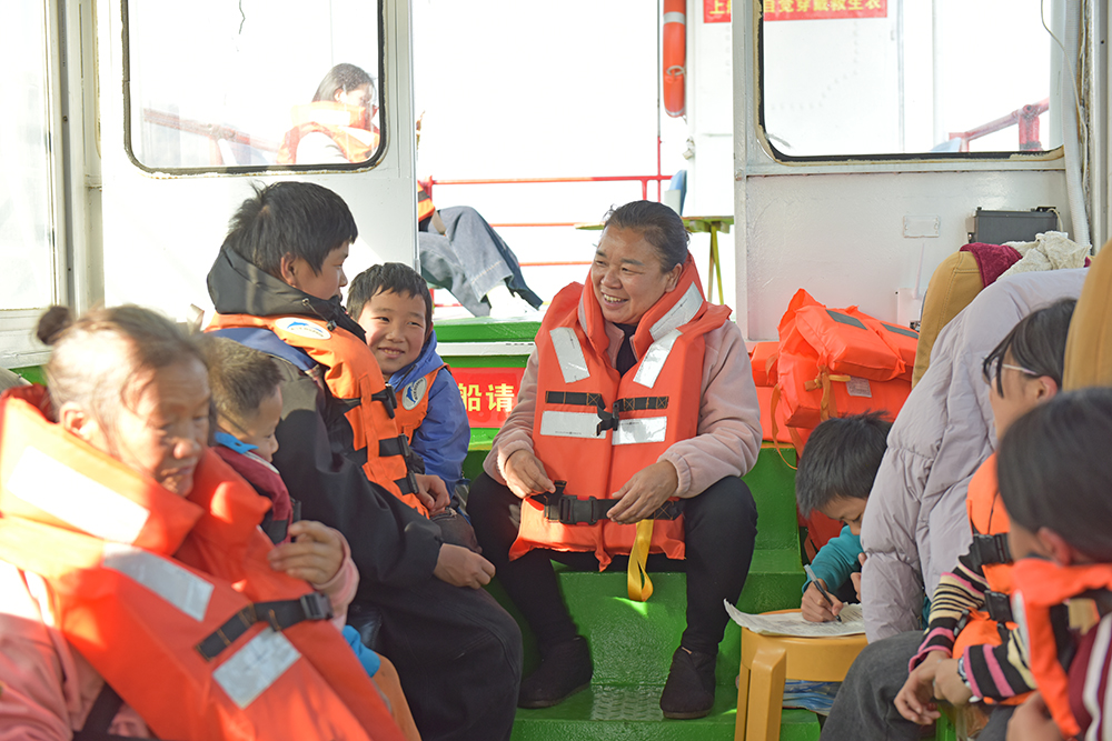 一条水上“直通车” 护航百名孩子上学路(图8)