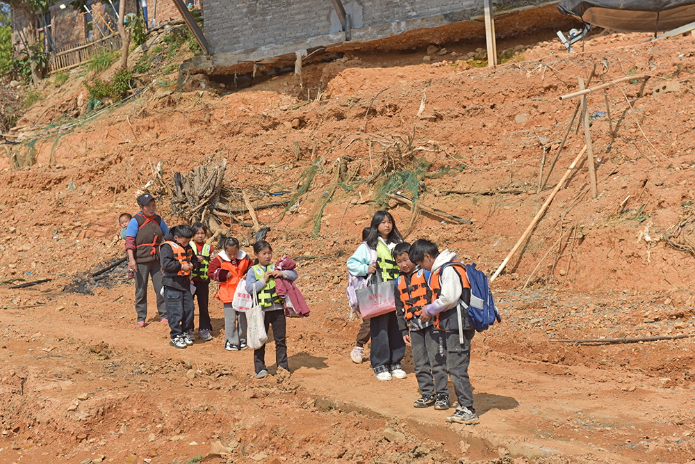 一条水上“直通车” 护航百名孩子上学路(图2)