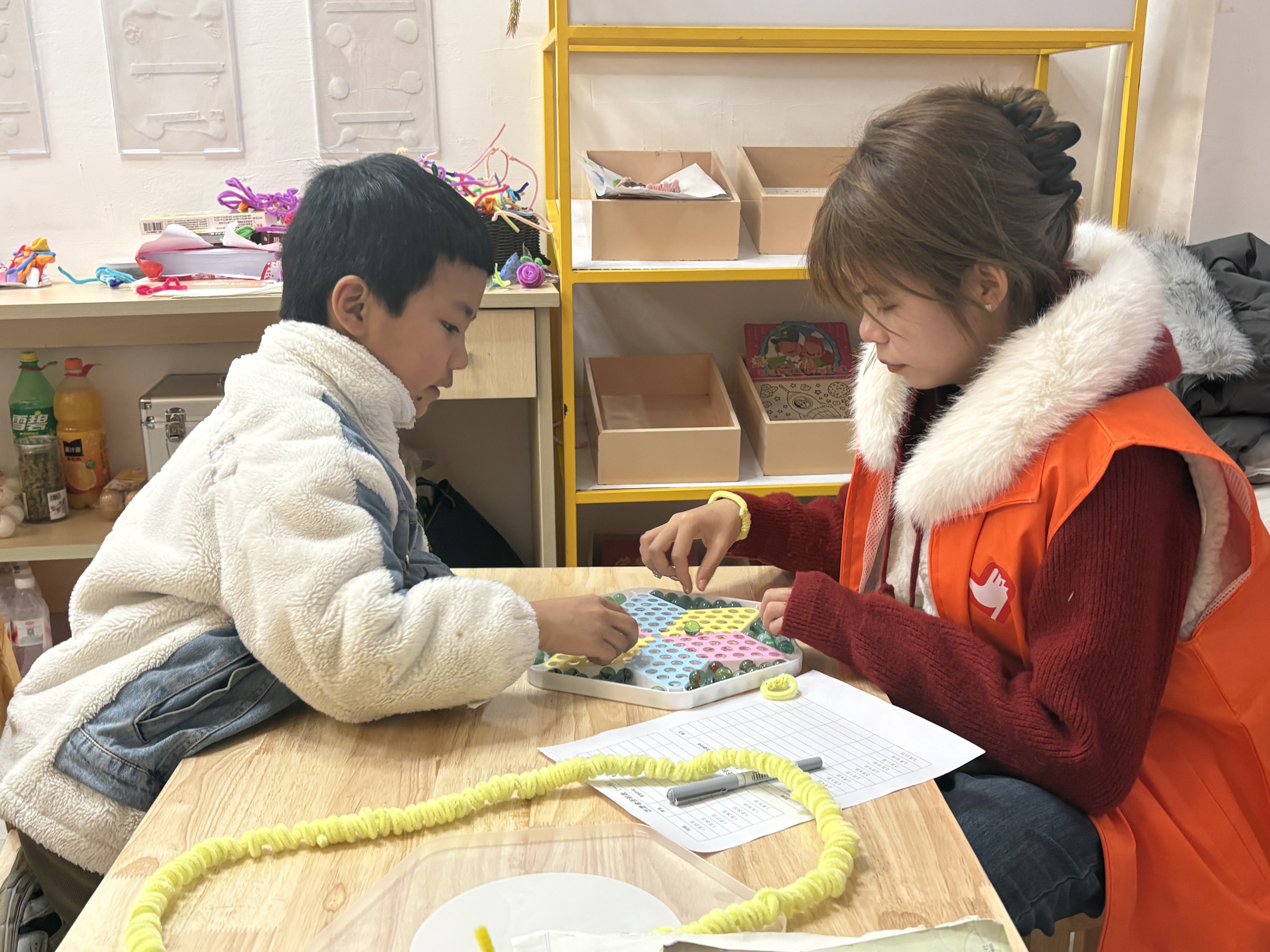 兴义:“志愿红”绘就文明底色 “青春绿”彰显时代担当(图4) 兴义:“志愿红”绘就文明底色 “青春绿”彰显时代担当(图4)