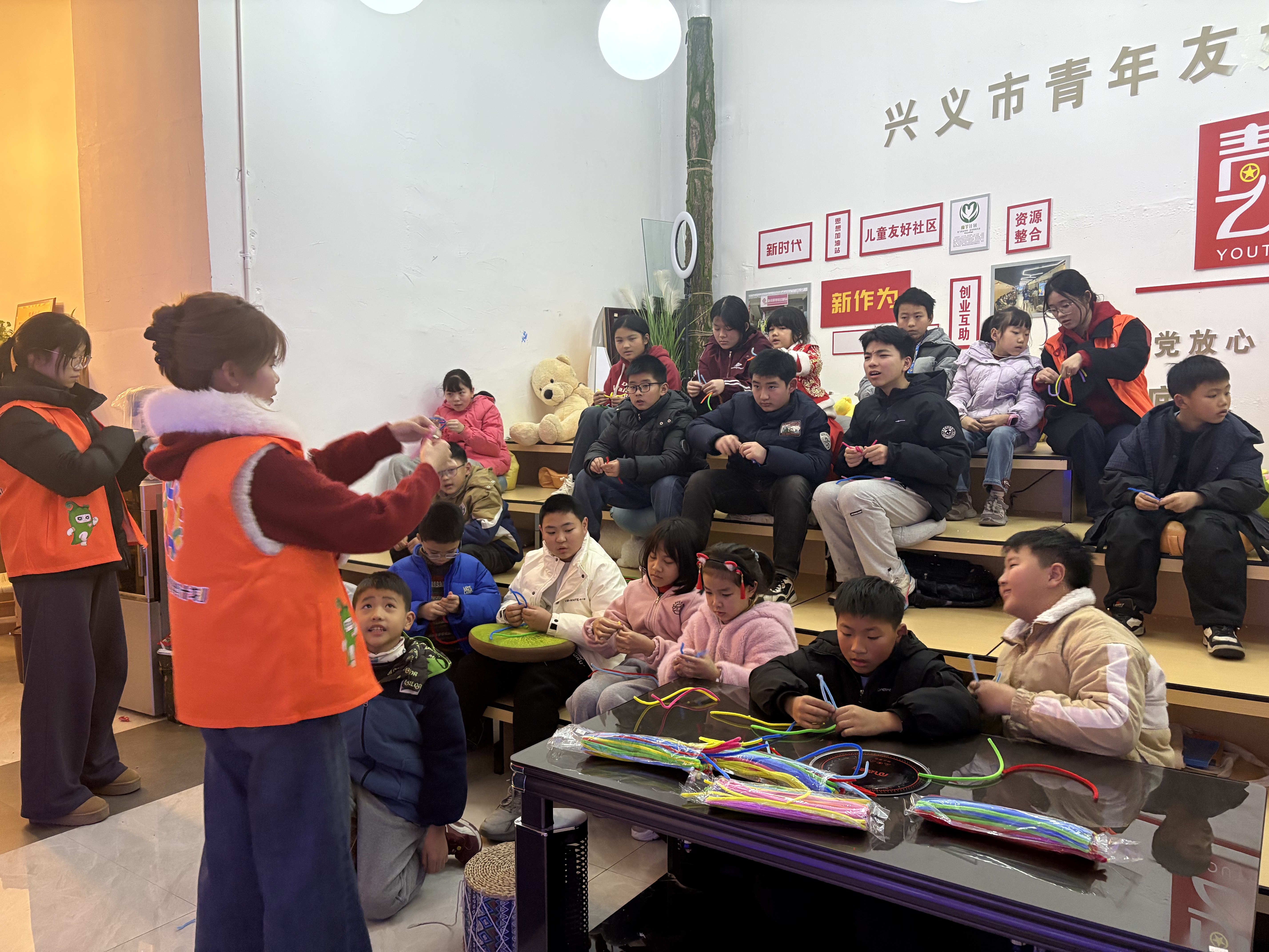 兴义：“志愿红”绘就文明底色 “青春绿”彰显时代担当(图3)