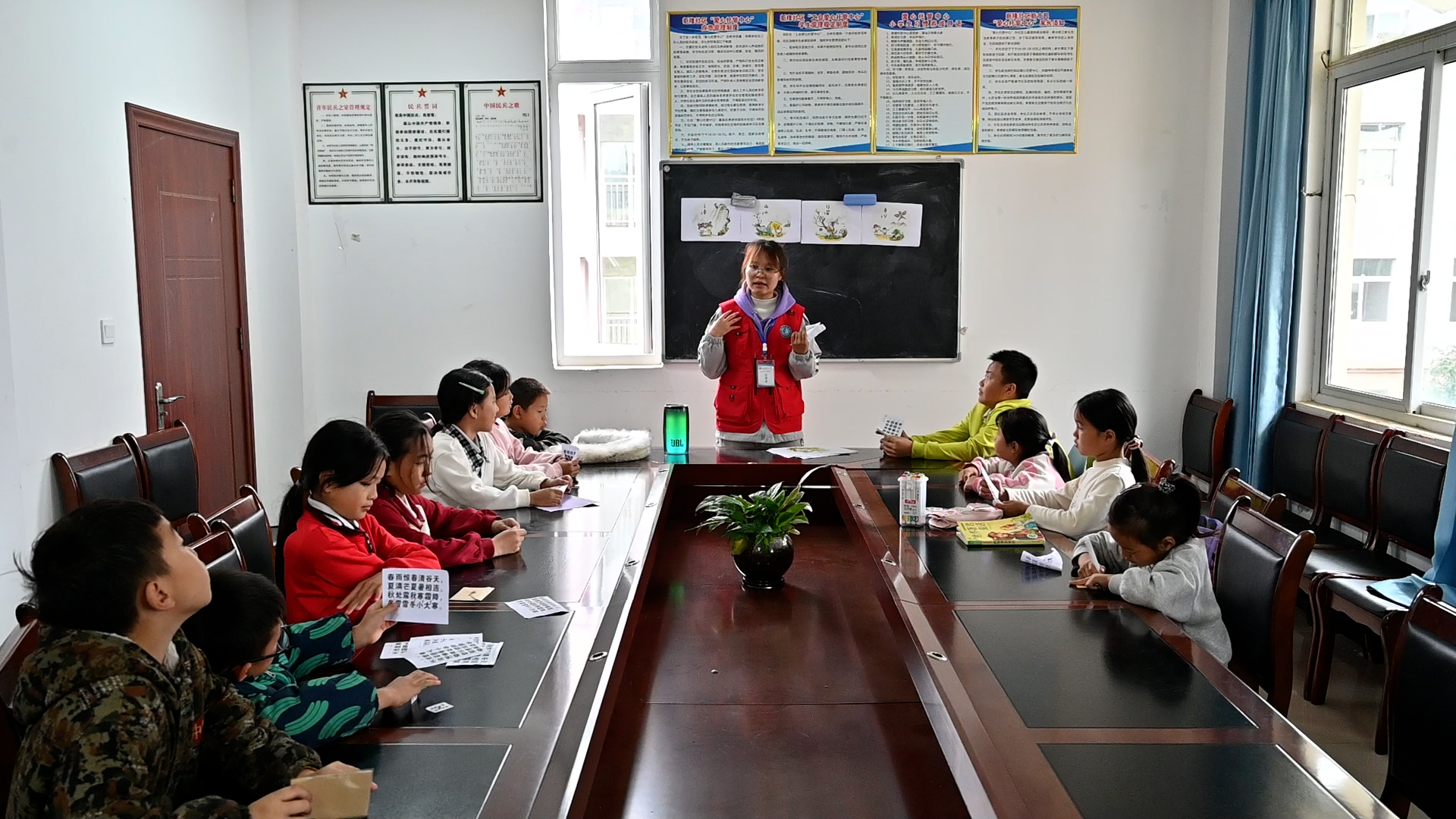 兴义：“志愿红”绘就文明底色 “青春绿”彰显时代担当(图6)