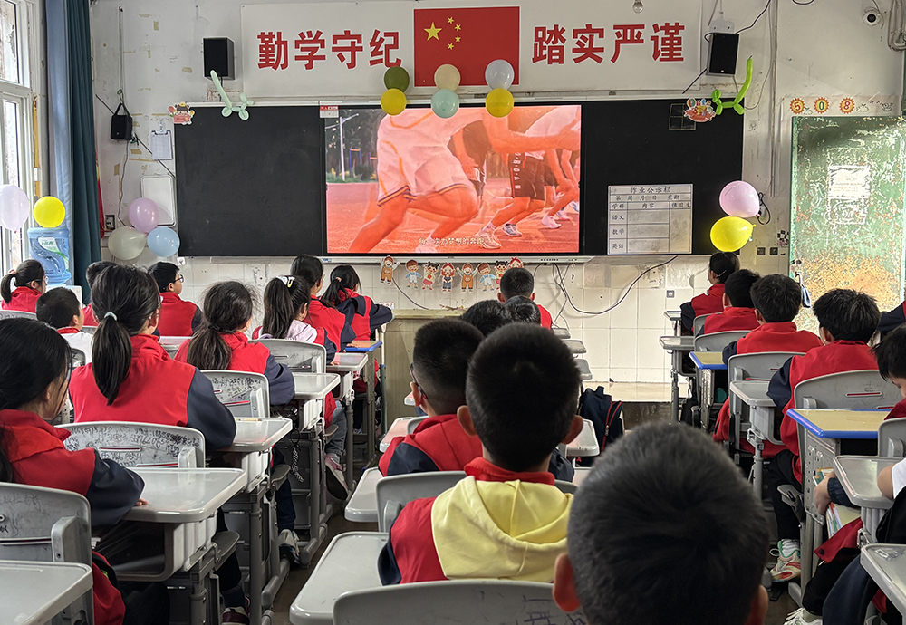 以梦为马 策马扬鞭——兴义市向阳路小学“开学第一课”丰富多彩(图2)