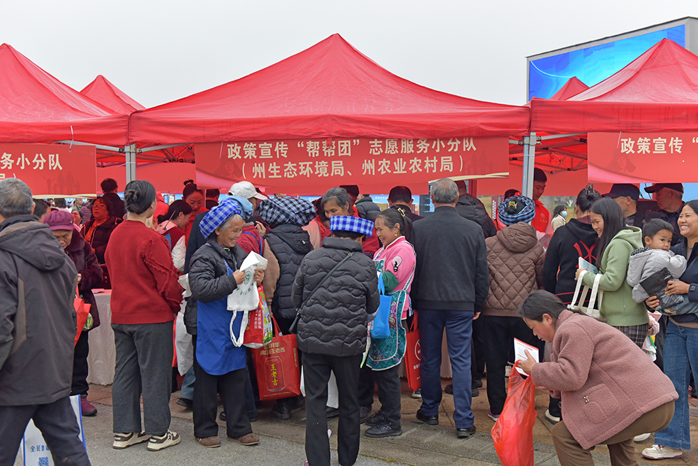 2026年黔西南州学雷锋志愿服务活动月启动仪式暨州市联动志愿服务活动举行(图3)