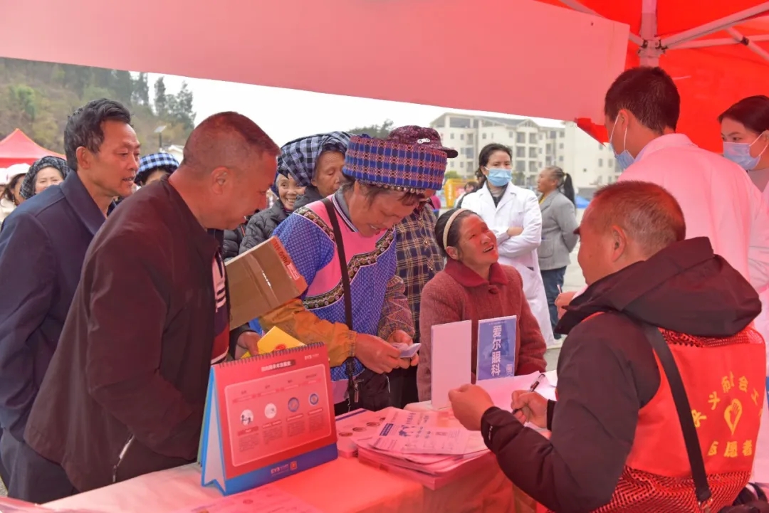 黔西南：州市30余家单位联动学雷锋 精准服务搬迁群众暖民心(图2)