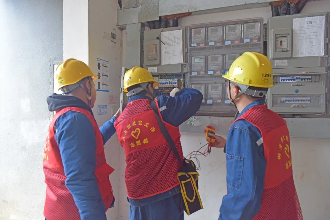 黔西南：州市30余家单位联动学雷锋 精准服务搬迁群众暖民心(图6)