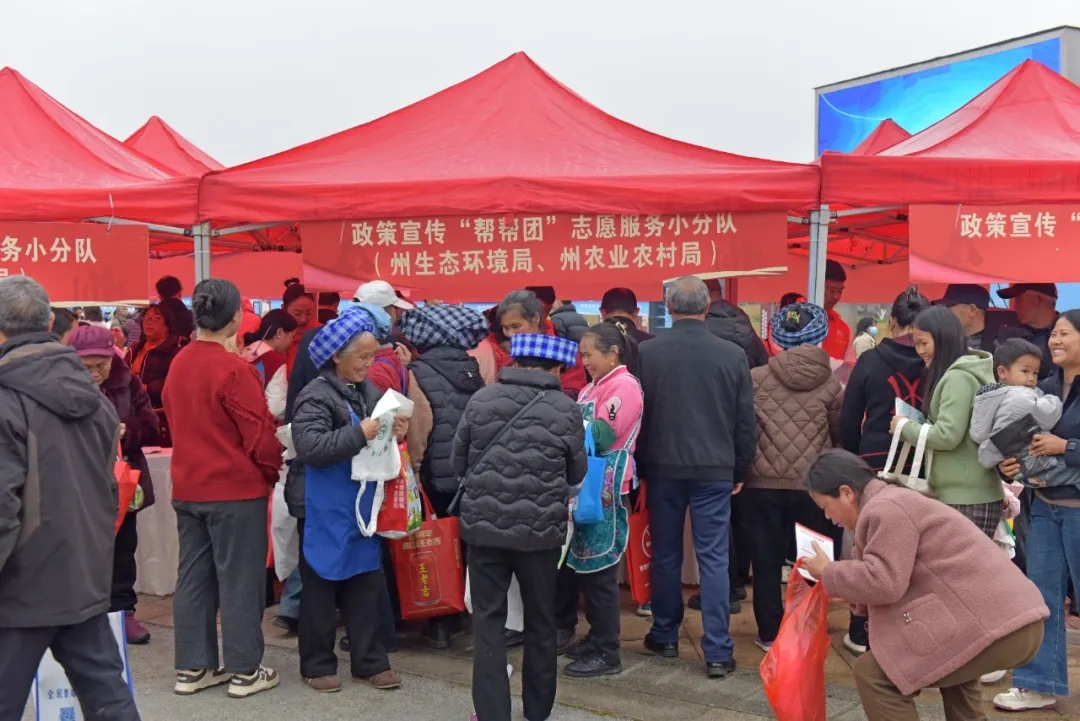 黔西南：州市30余家单位联动学雷锋 精准服务搬迁群众暖民心(图8)