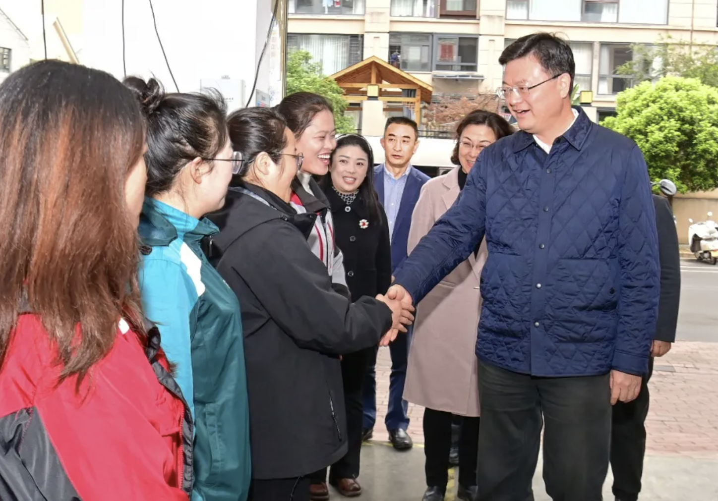 邱祯国罗春红顾先林开展“三八”国际劳动妇女节调研慰问活动 向全州广大妇女同胞致以节日问候和美好祝福(图2)
