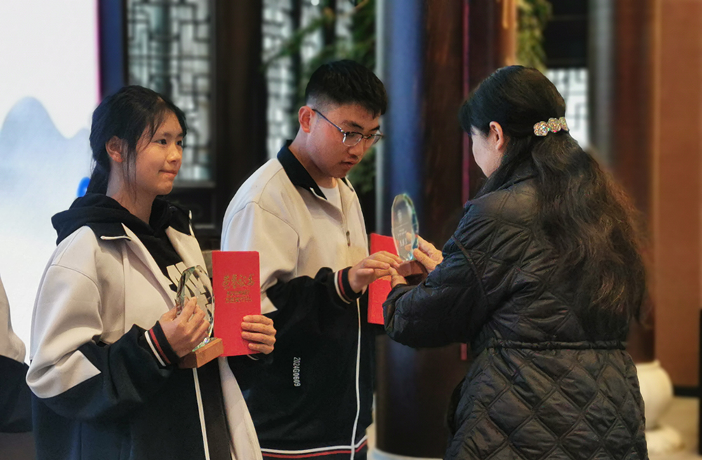 笔山中学首届“笔山杯”系列活动颁奖仪式暨伯群诗社文学艺术活动举行(图2)