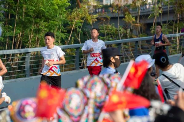 【黔西南州所有A级景区免费！】跑过峰林，再看山河｜凭号码布，解锁兴义“一城八景”(图3)