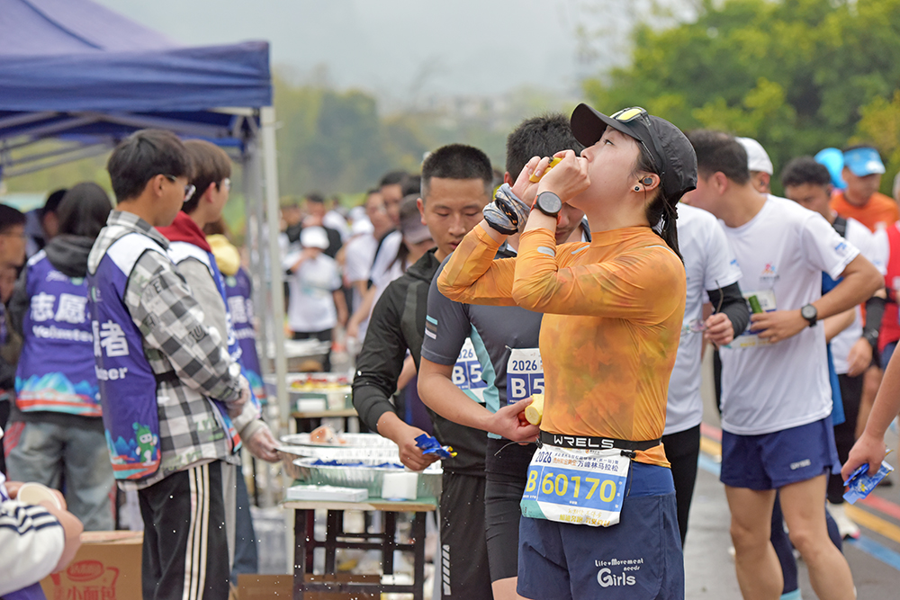 跑进山水画卷 畅享民族风情——2026万峰林马拉松获选手盛赞(图5)
