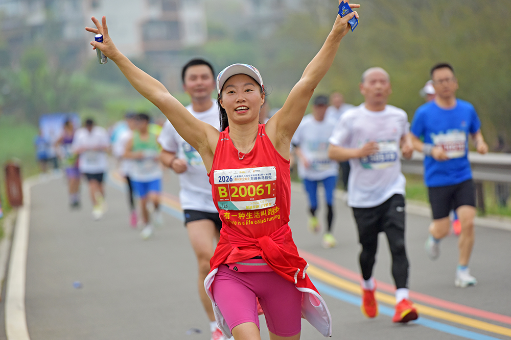 跑进山水画卷 畅享民族风情——2026万峰林马拉松获选手盛赞(图11)