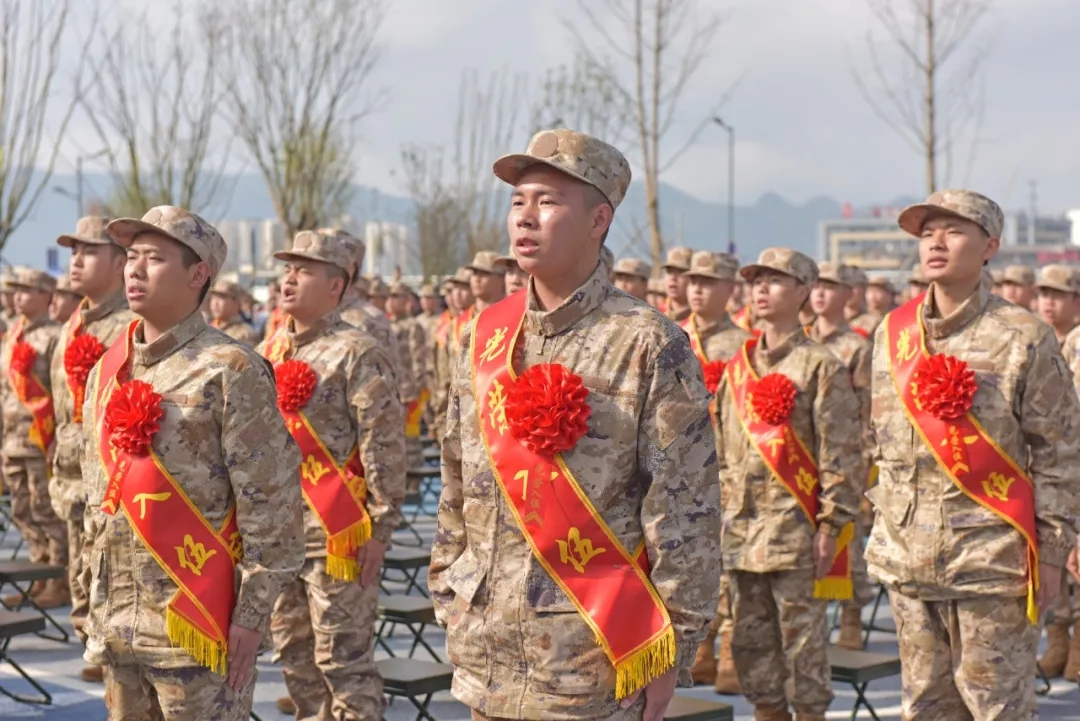 青春献国防 热血赴使命 兴义市欢送2026年上半年新兵光荣入伍(图3)