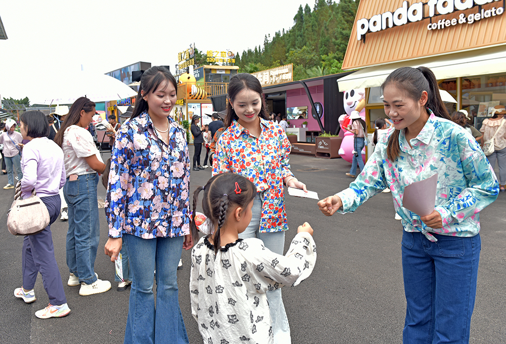 兴义市万峰林峰潮集：解锁消费新场景 打造文旅新地标(图6)